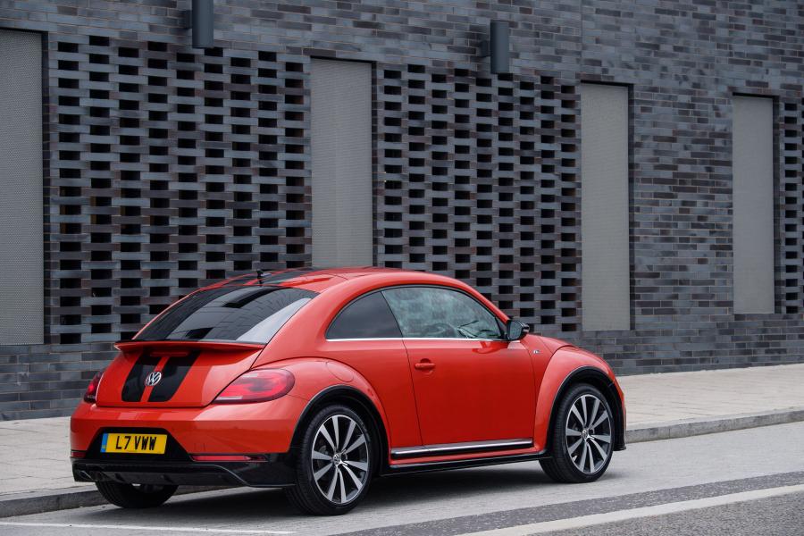  Volkswagen Beetle R-Line 2017 года  (UK) (фото 5 из 31)